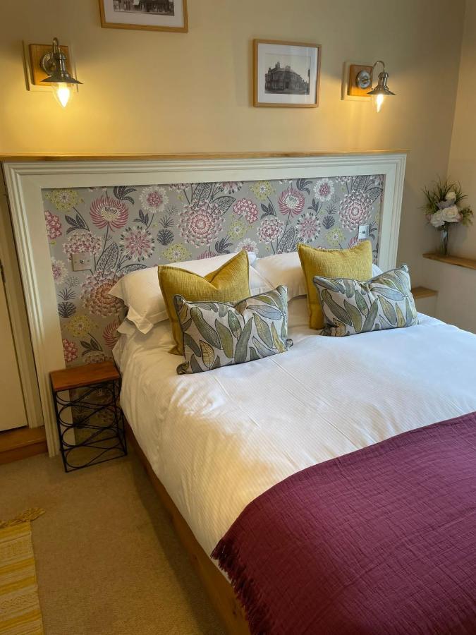The White Hart Hotel Whitchurch  Екстериор снимка