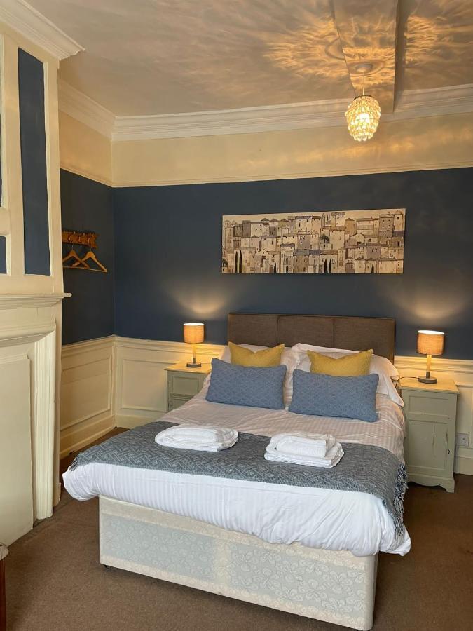 The White Hart Hotel Whitchurch  Екстериор снимка