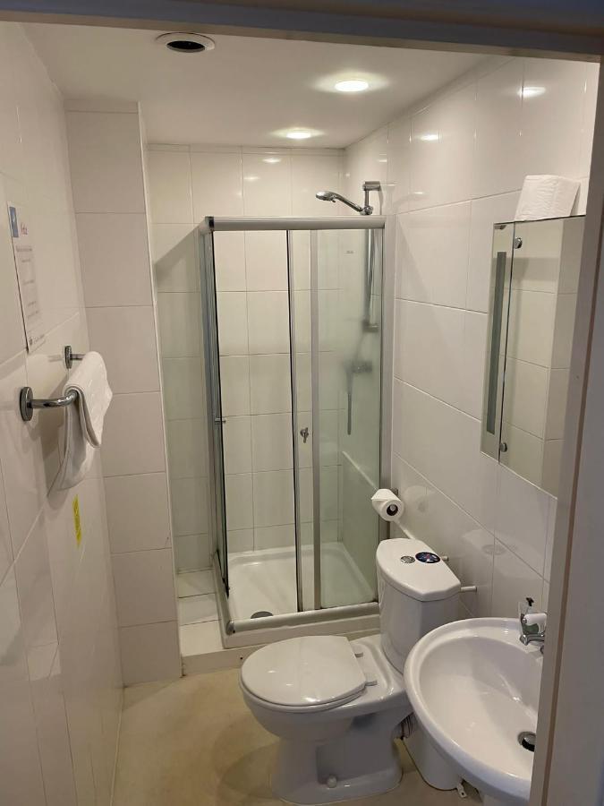 The White Hart Hotel Whitchurch  Екстериор снимка