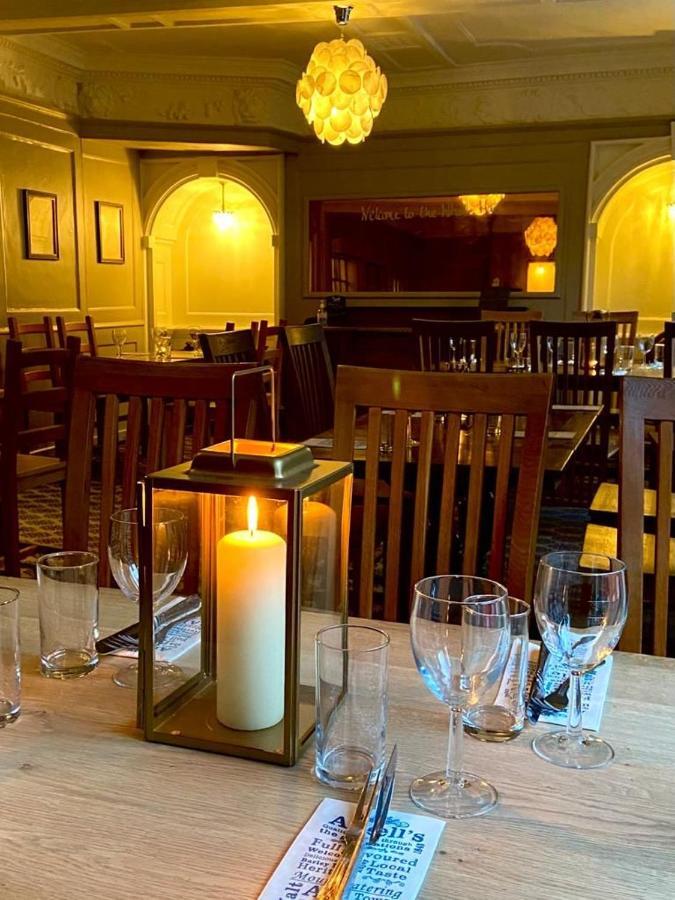 The White Hart Hotel Whitchurch  Екстериор снимка