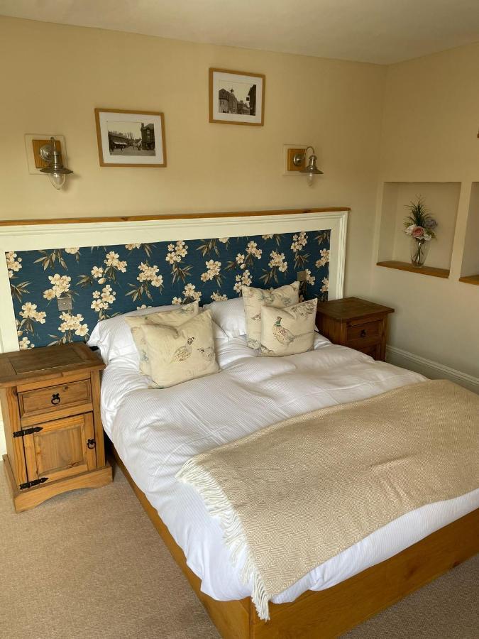 The White Hart Hotel Whitchurch  Екстериор снимка