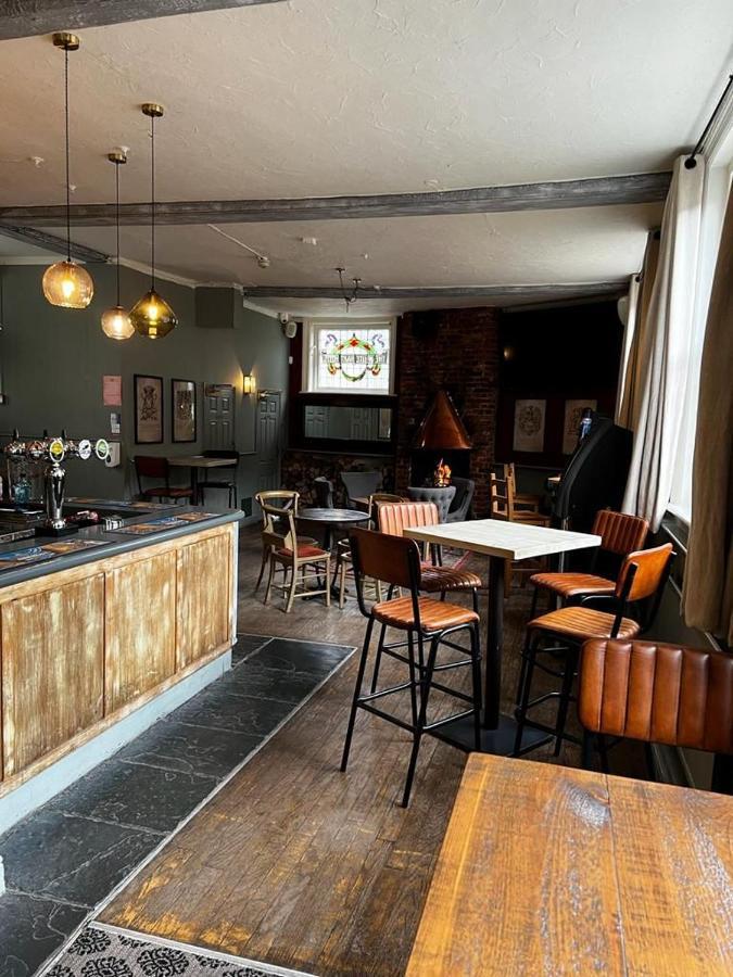 The White Hart Hotel Whitchurch  Екстериор снимка