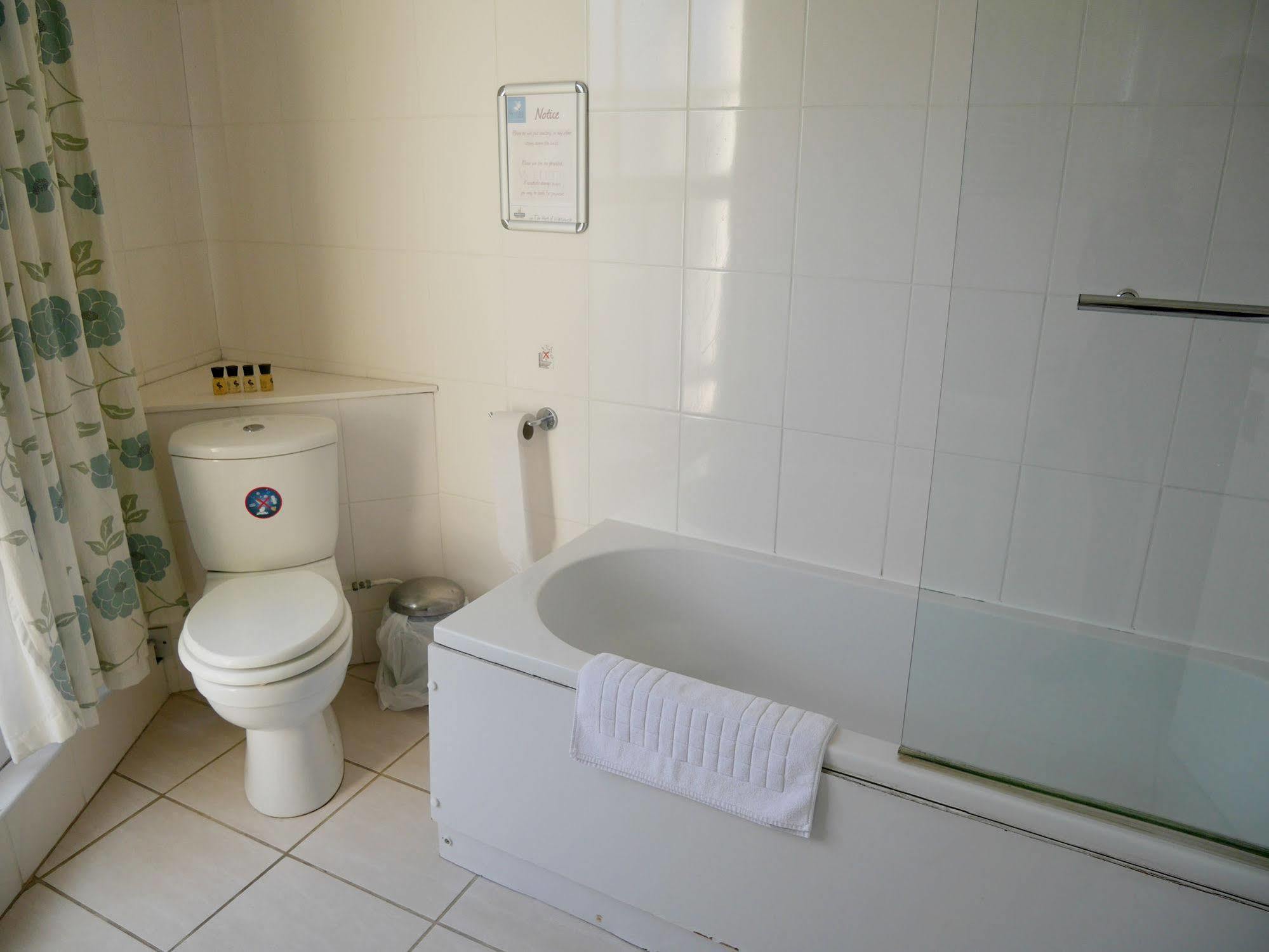 The White Hart Hotel Whitchurch  Екстериор снимка